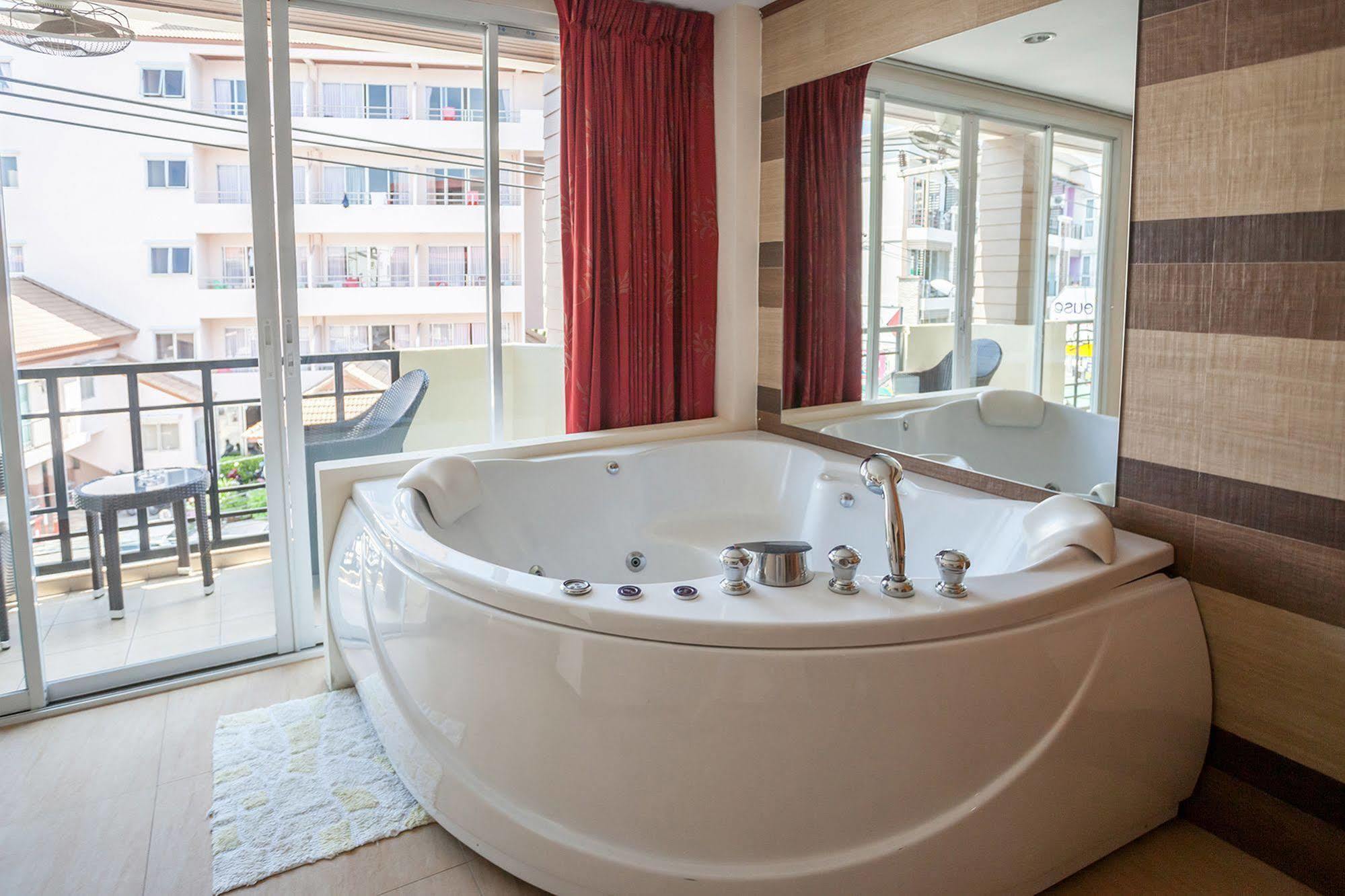 Steak And Co. Boutique Hotel Патая Екстериор снимка