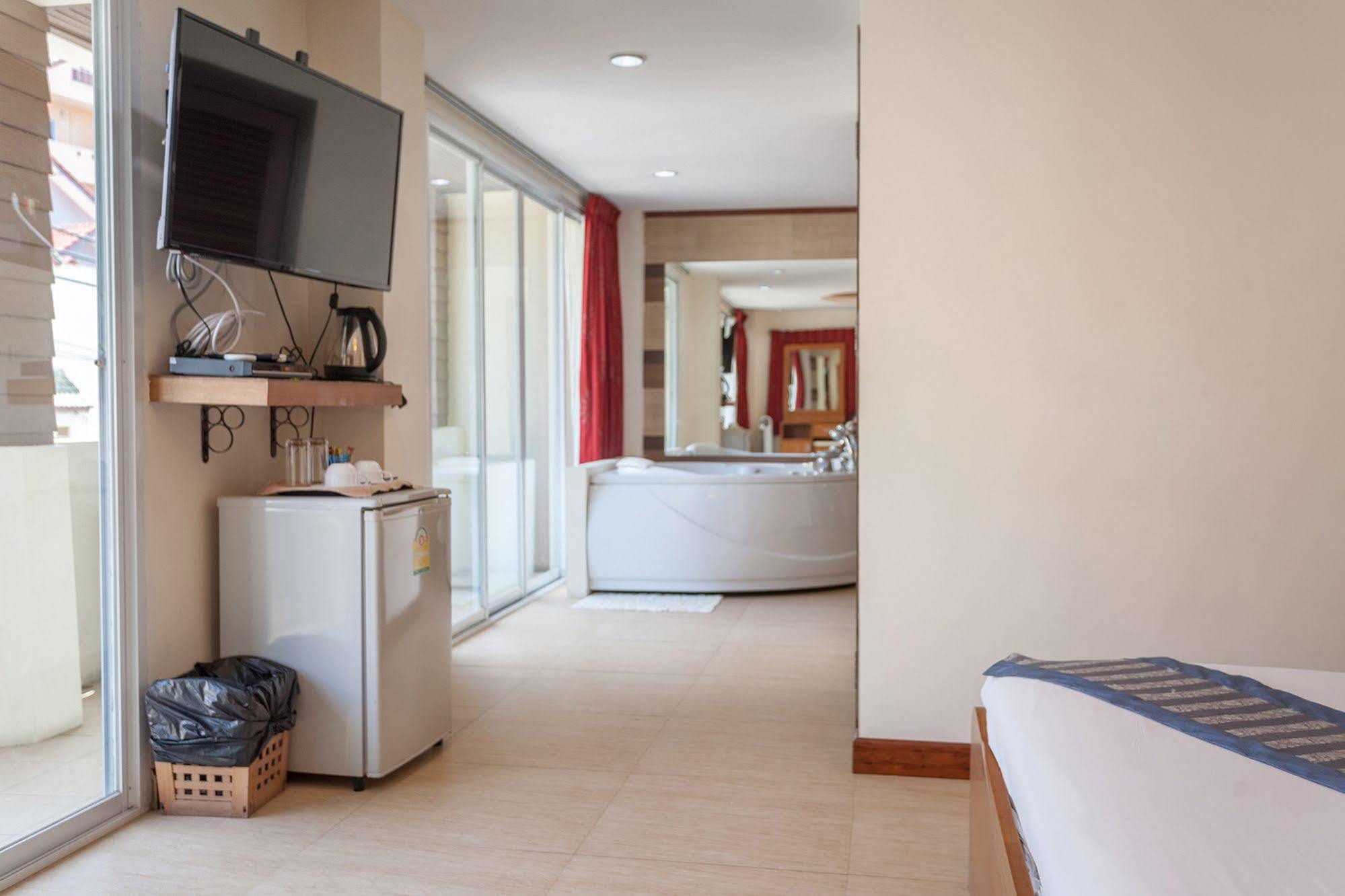 Steak And Co. Boutique Hotel Патая Екстериор снимка